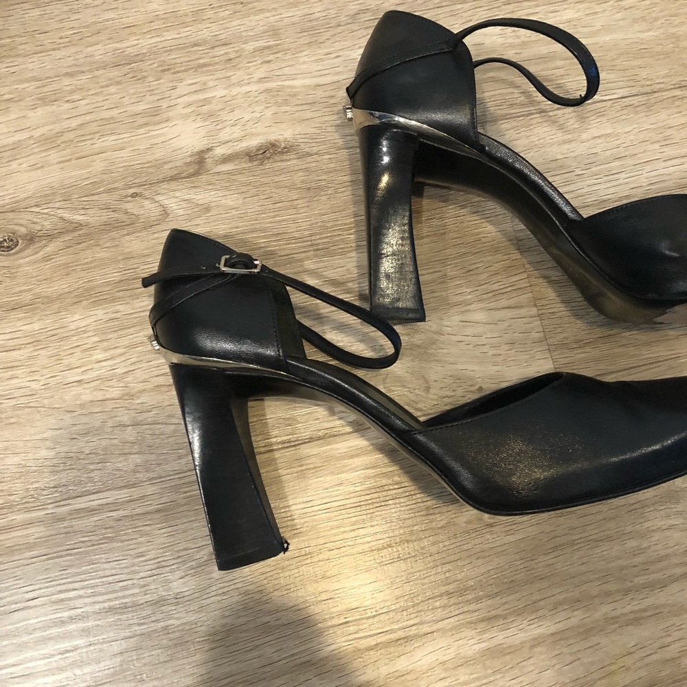 GIANNI VERSACE || GORGEOUS Vintage Mary Janes - Picture 5 of 9